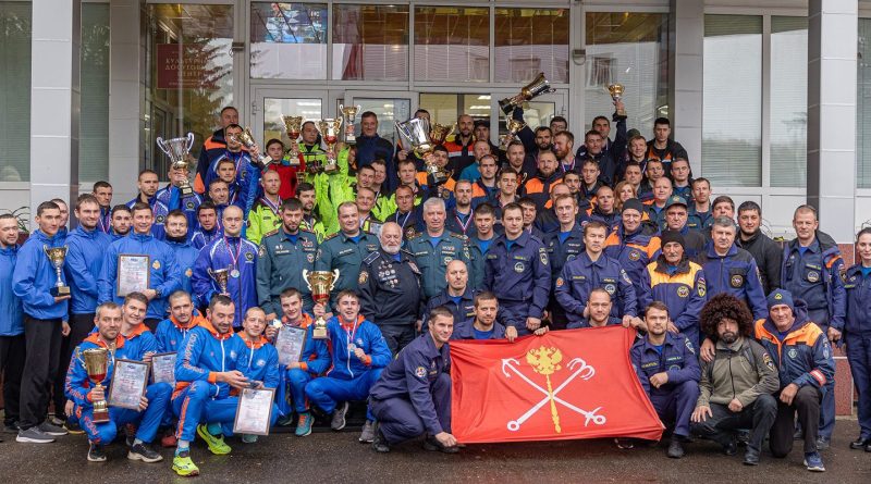 Сборная Москвы завоевала серебро на чемпионате по многоборью спасателей