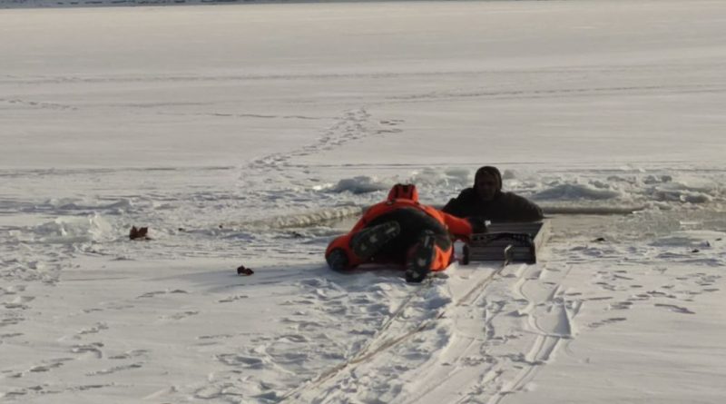 Рыболовов предупреждают об опасности тонкого льда