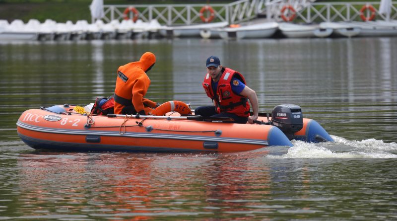 Московские спасатели на воде прошли проверку на готовность к работе в летний сезон