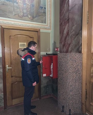 Пожарные ПСО № 215 провели занятие по пожарной безопасности для священнослужителей
