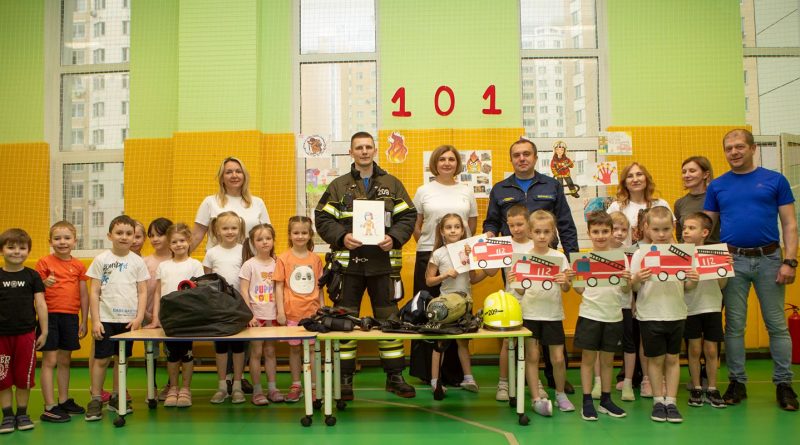 У времени есть своя память – история: работники Пожарно-спасательного центра Москвы провели уроки мужества