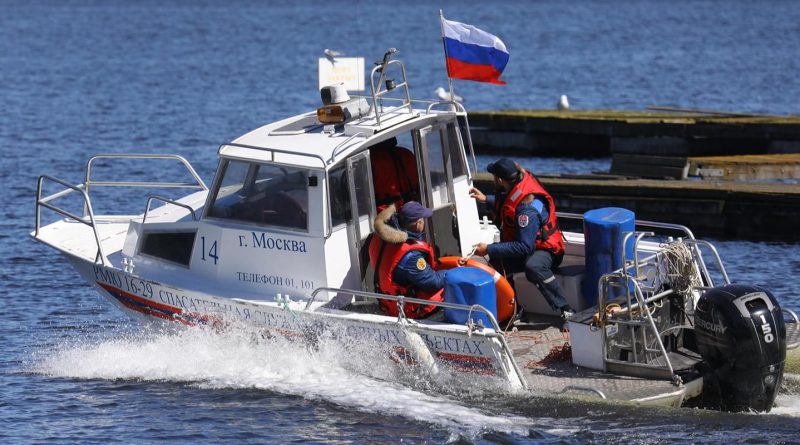 Работа спасателей на воде в майские праздничные дни