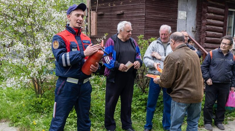 Дачный сезон: готовимся к «жаркому» периоду со специалистами Пожарно-спасательного центра Москвы