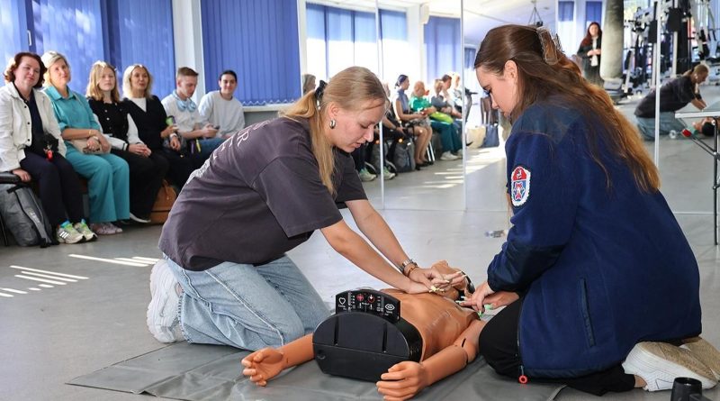 Около трех тысяч волонтеров помогают столичным пожарным и спасателям