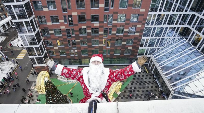 Праздник для детей в больницах: как спасатели — Деды Морозы исполняют мечты юных пациентов